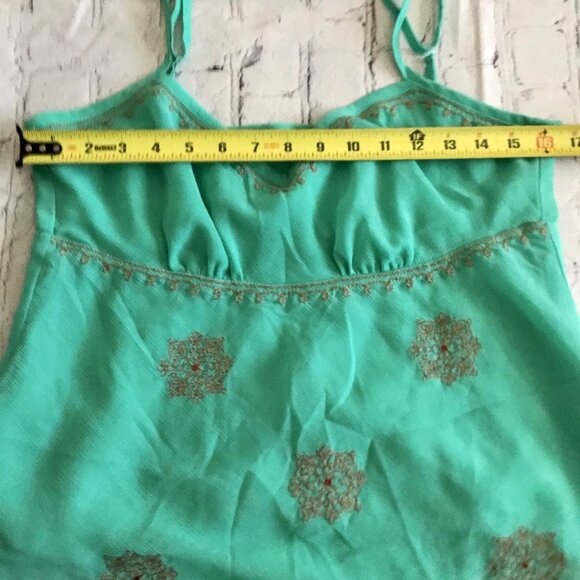 New York & Company embroidered spaghetti strap tank top Handkerchief Hem Size 8 - Picture 5 of 6